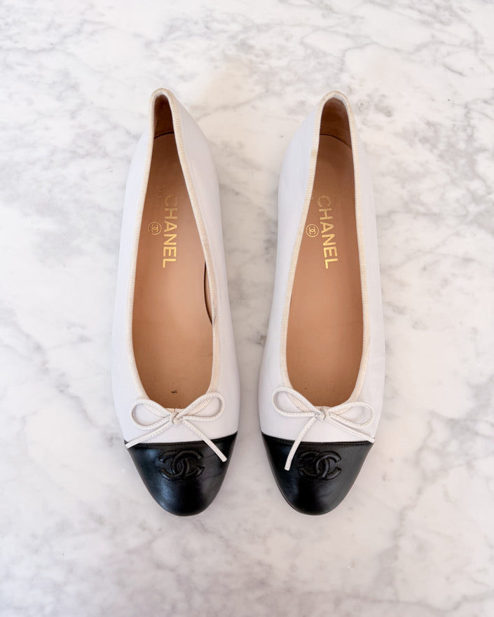 Chanel White Leather Black CC Cap Toe Ballet Flats (41.5)