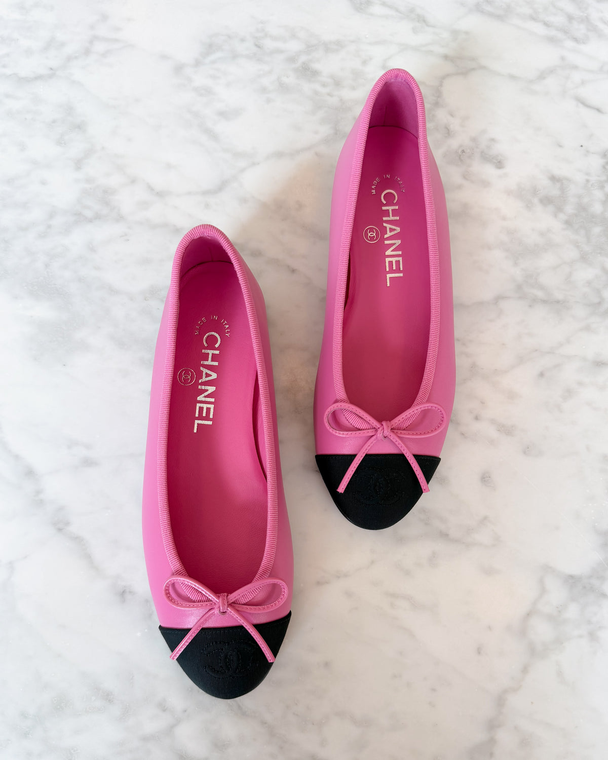UNWORN Chanel Bubblegum Pink Black CC Cap Toe Ballet Flats (35) - VERY RARE