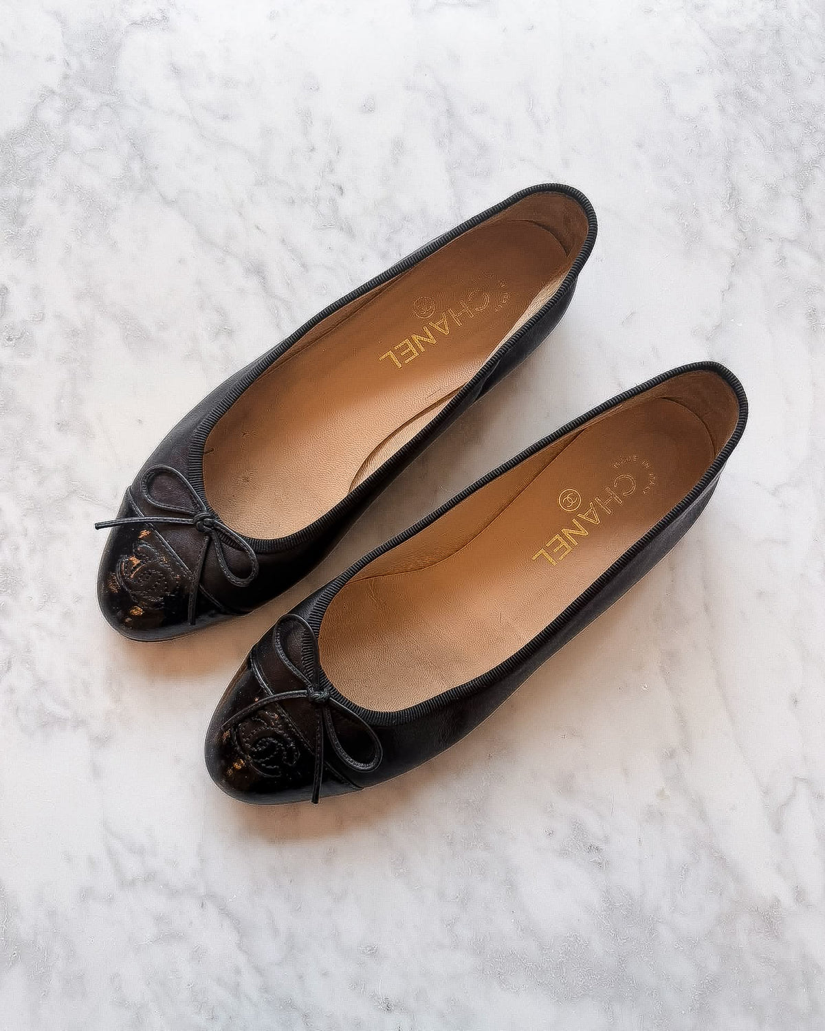 Chanel Black Leather Patent Cap Toe CC Ballet Flats (39)