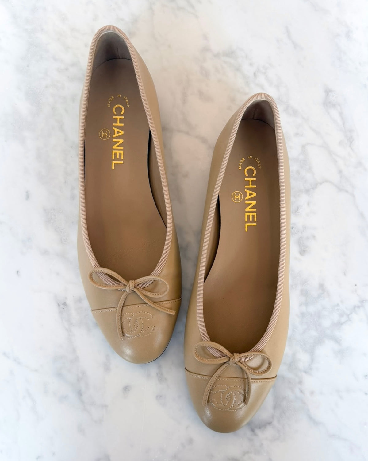 BRAND NEW Chanel Beige Leather Ballet Flats with CC Logo (40)