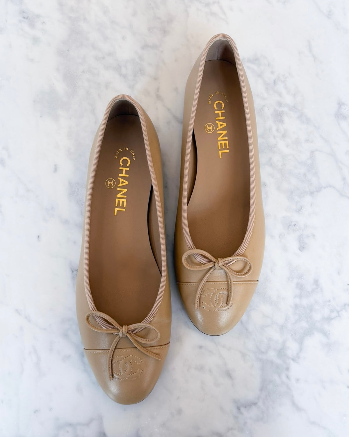BRAND NEW Chanel Beige Leather Ballet Flats with CC Logo (40)