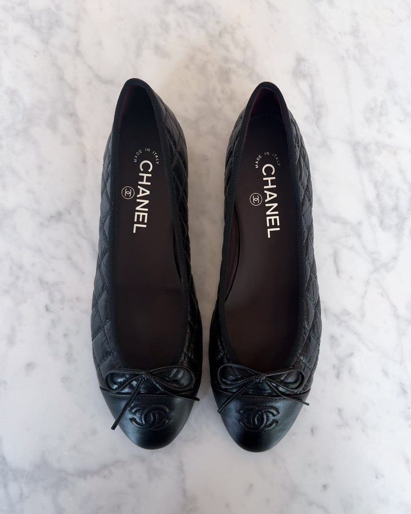 BRAND NEW Chanel Black Quilted Fabric Ballet Flats (38)