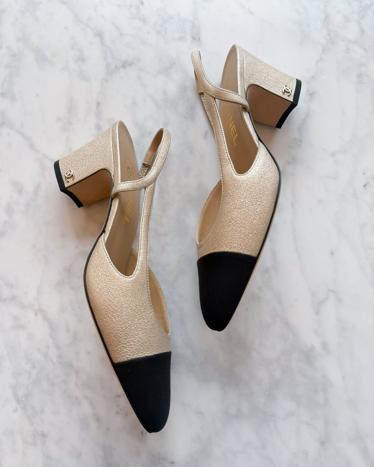 BRAND NEW Chanel Champagne Shimmer & Black Cap-Toe Slingback Pumps (38.5)