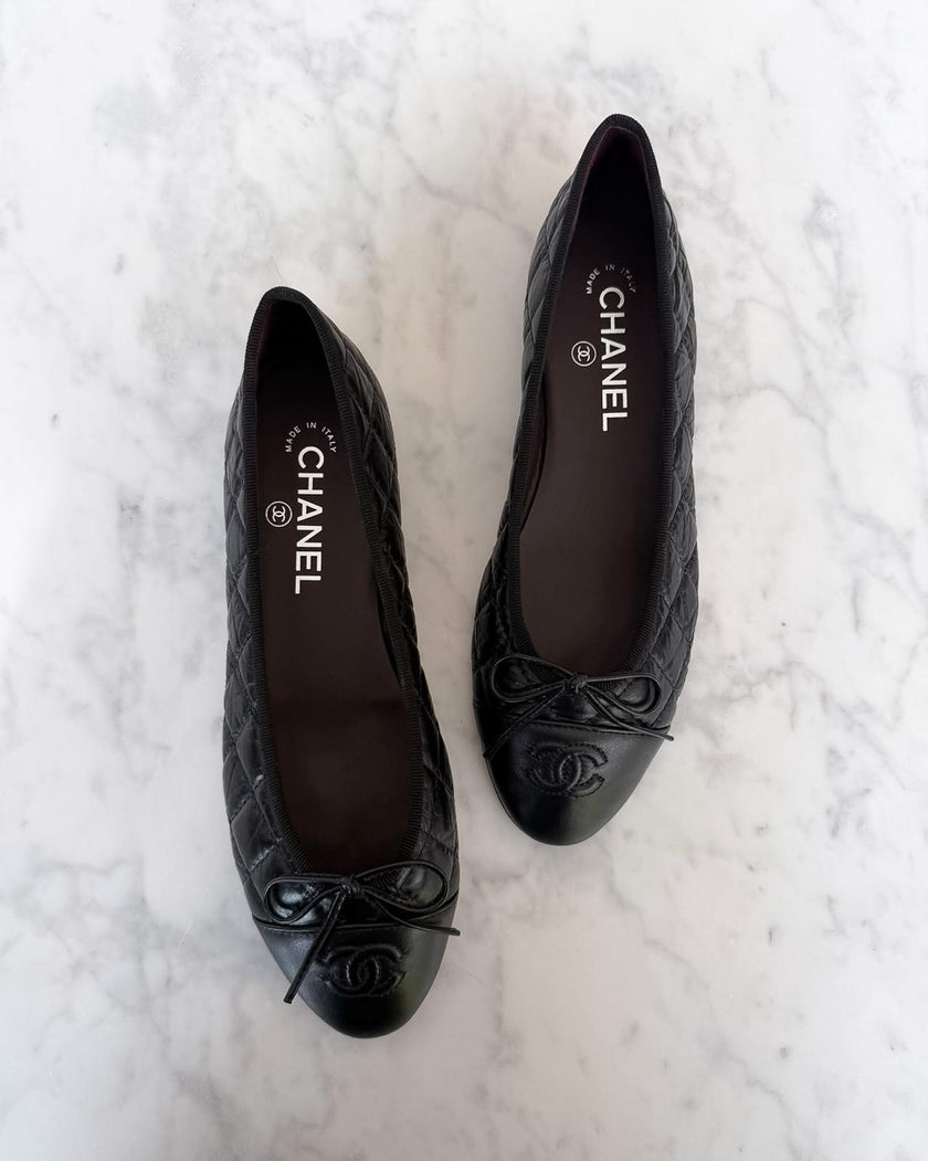 BRAND NEW Chanel Black Quilted Fabric Ballet Flats (38)