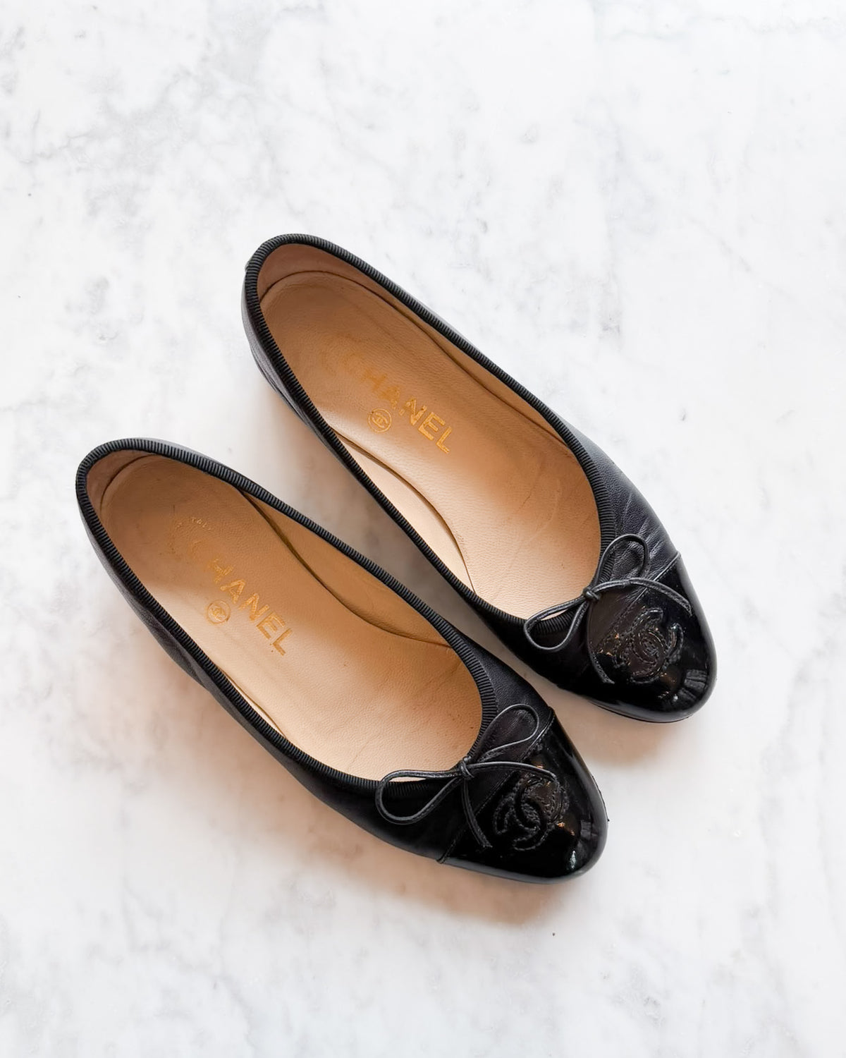Chanel Black Leather Patent Cap Toe CC Ballet Flats (35.5)