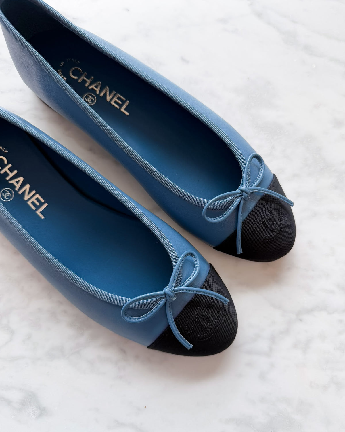 UNWORN Chanel Sky Blue Two-Tone CC Ballet Flats (38.5)