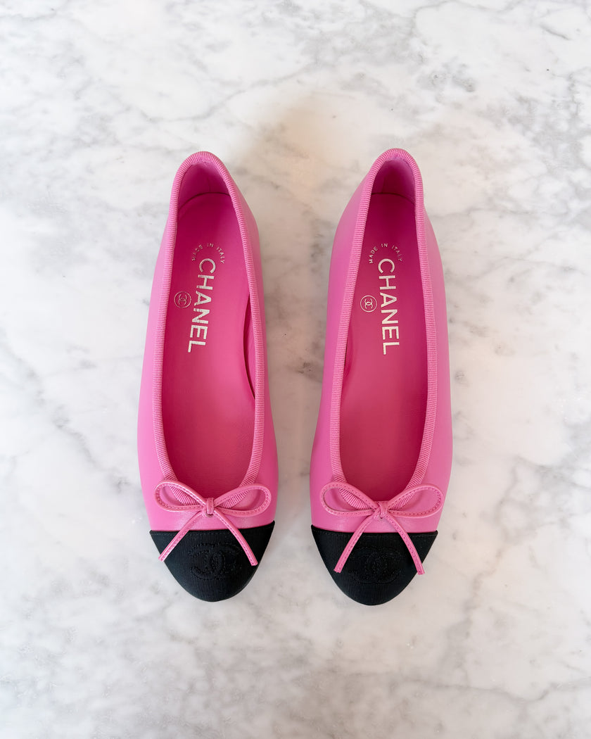UNWORN Chanel Bubblegum Pink Black CC Cap Toe Ballet Flats (35) - VERY RARE