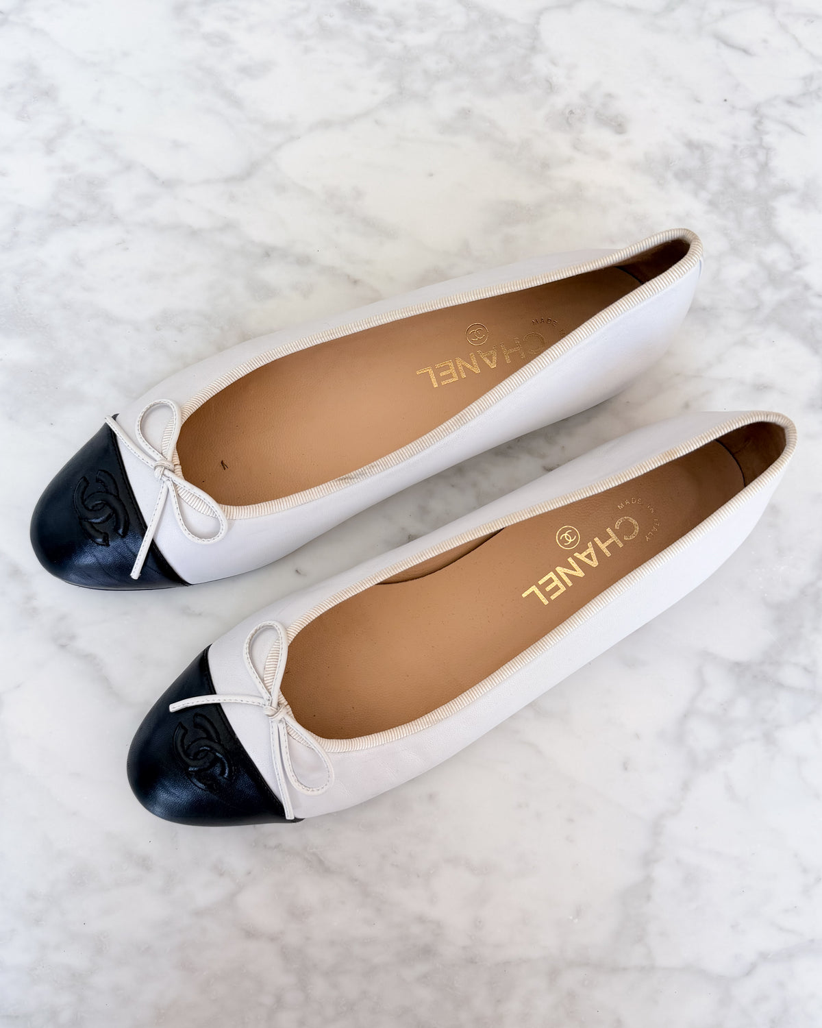 Chanel White Leather Black CC Cap Toe Ballet Flats (41.5)