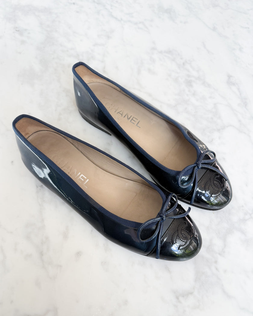 Chanel Midnight Blue Patent CC Ballet Flats (35)