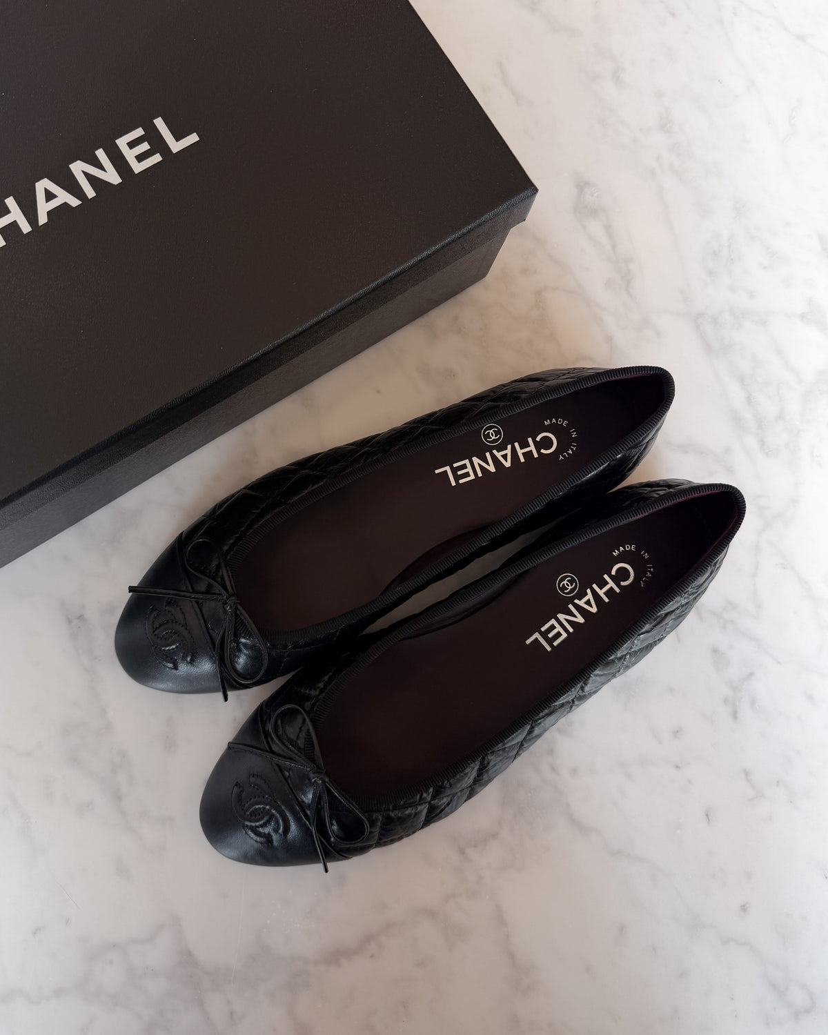 BRAND NEW Chanel Black Quilted Fabric Ballet Flats (38)