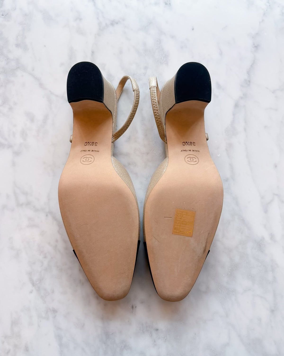 BRAND NEW Chanel Champagne Shimmer & Black Cap-Toe Slingback Pumps (38.5)