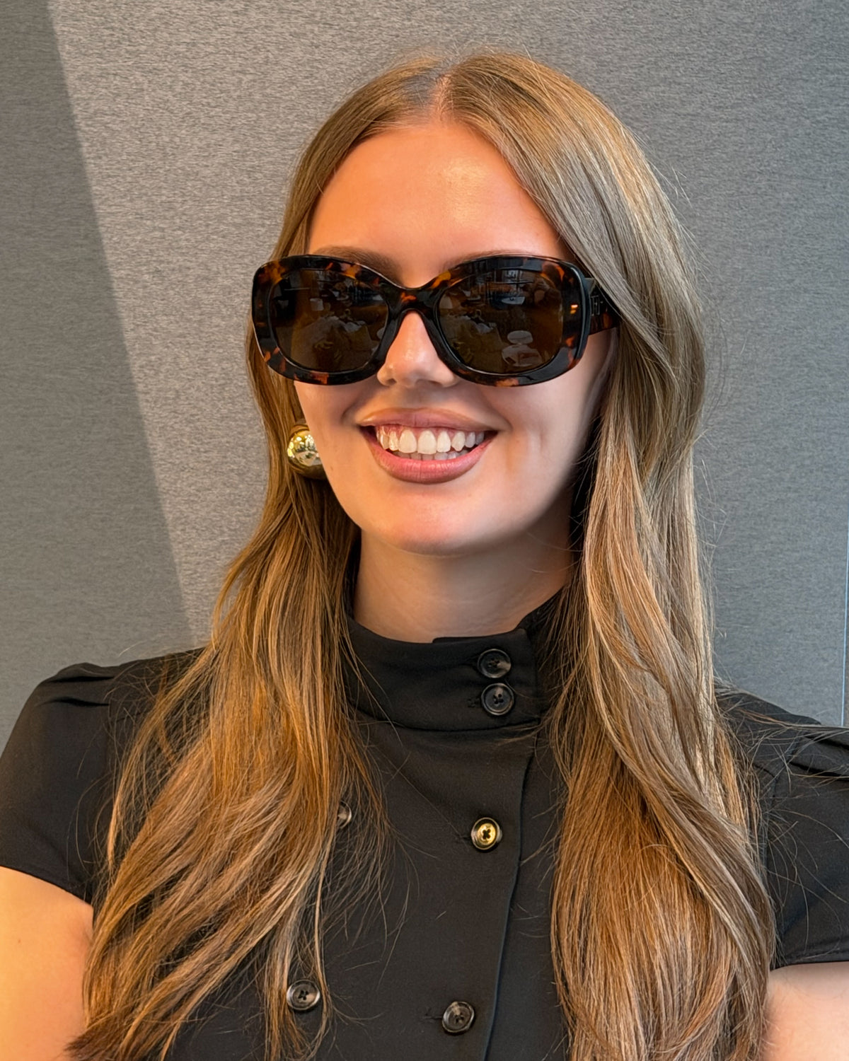 BRAND NEW Prada New Tortoiseshell Brown Oval Sunglasses with Original Case and Box