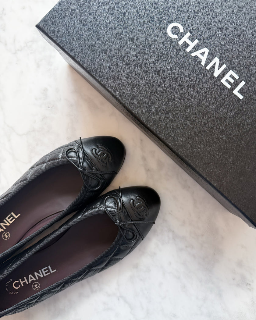 BRAND NEW Chanel Black Quilted Fabric Ballet Flats (38)
