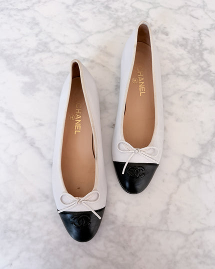 Chanel White Leather Black CC Cap Toe Ballet Flats (41.5)