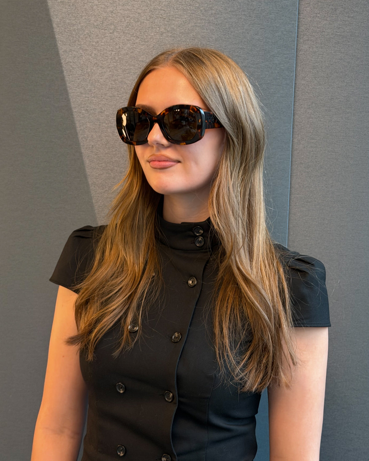 BRAND NEW Prada New Tortoiseshell Brown Oval Sunglasses with Original Case and Box