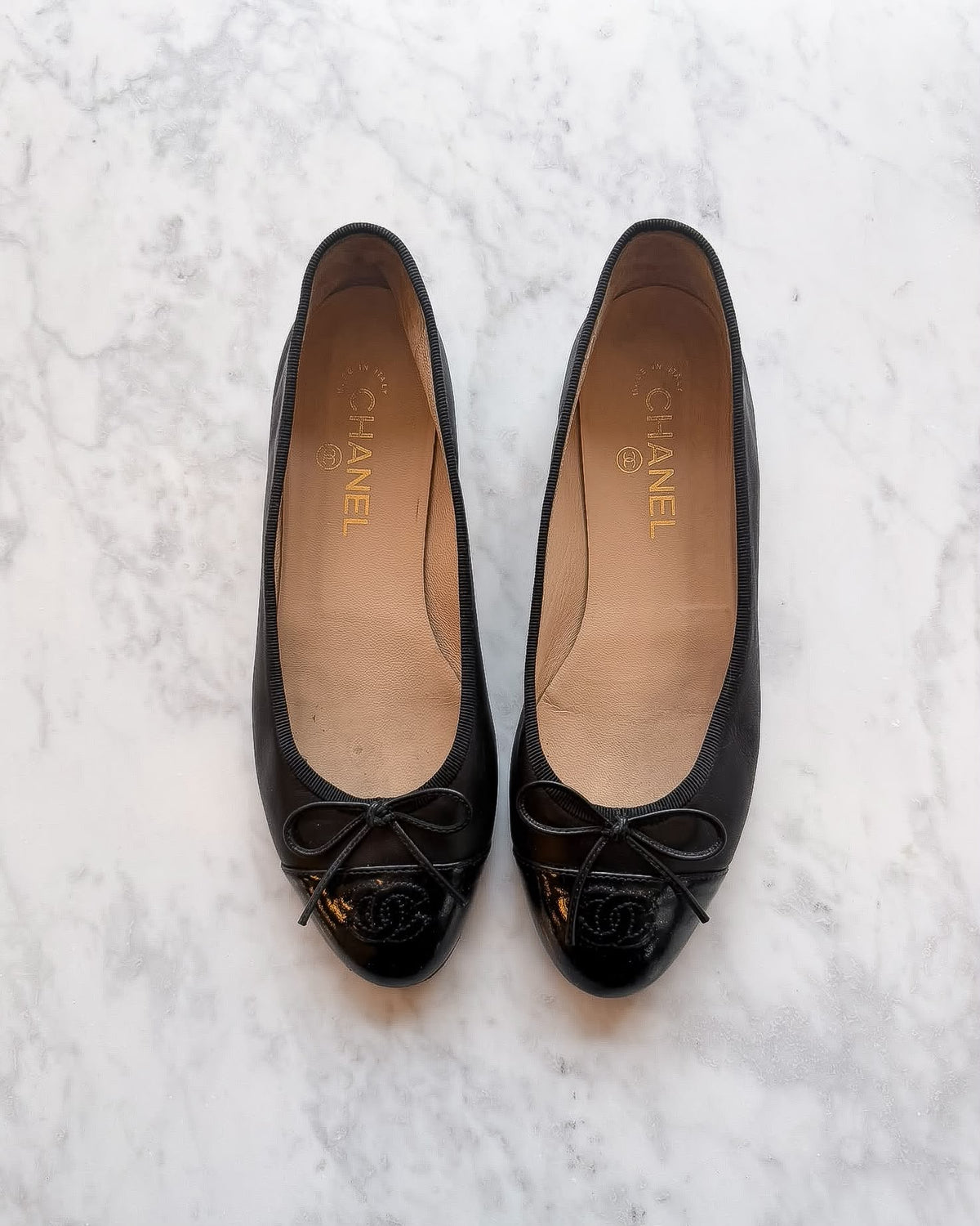 Chanel Black Leather Patent Cap Toe CC Ballet Flats (39)