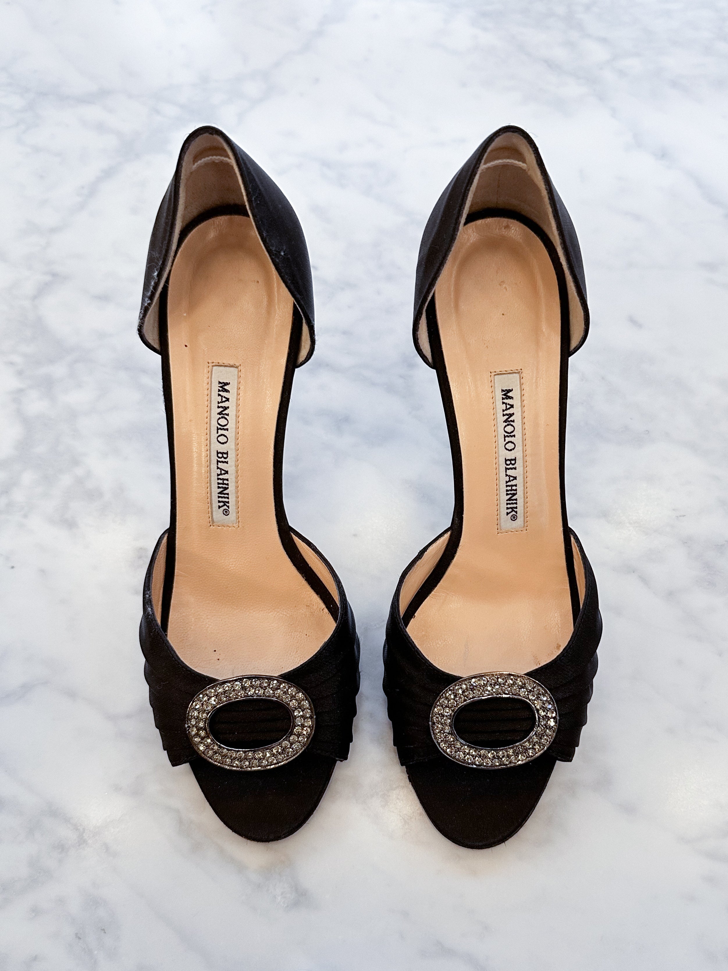 Manolo Blahnik Sedaraby Pumps in Black (37.5)