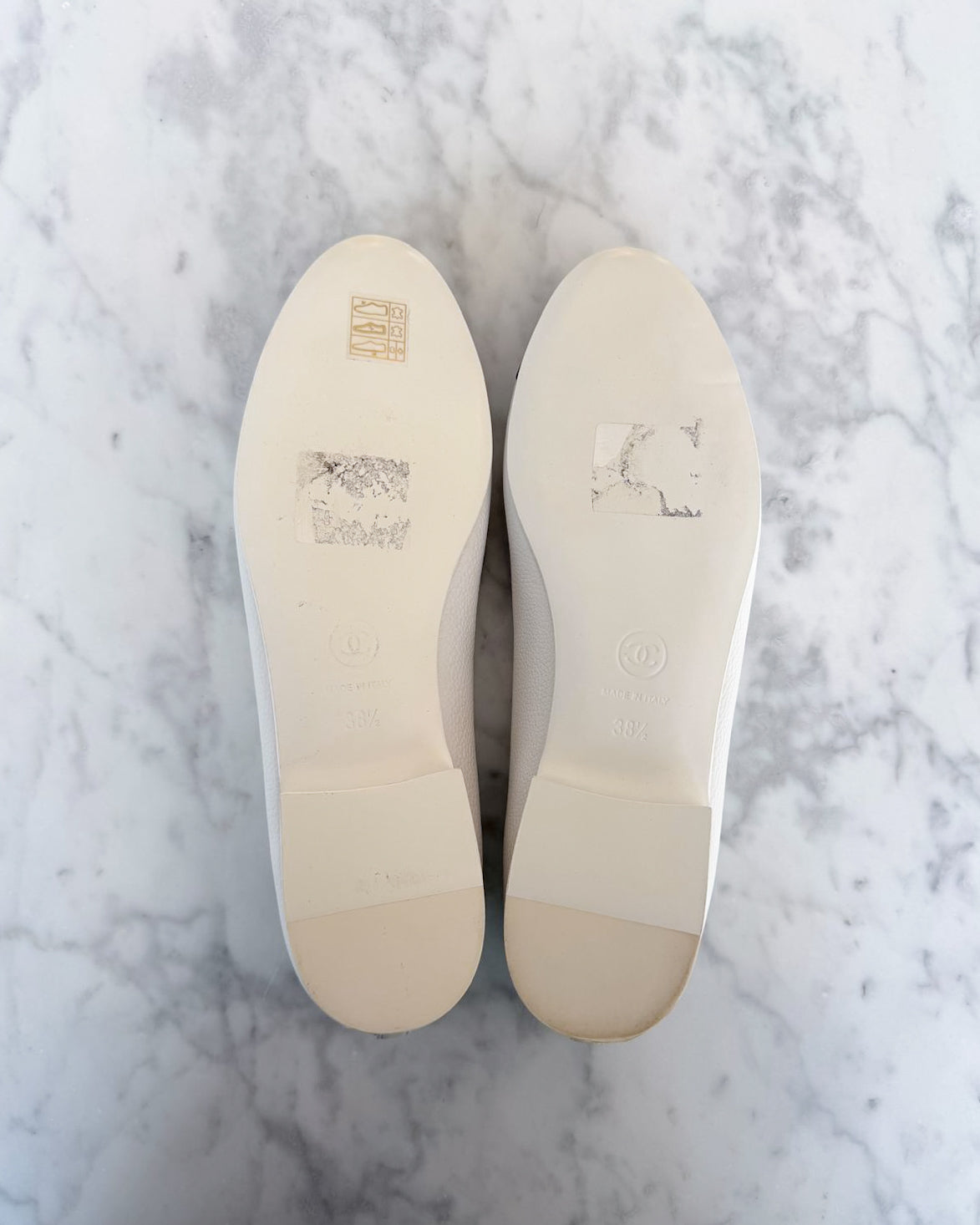 BRAND NEW Chanel Two-Tone White Leather & Patent Blue Toe Ballet Flats (38.5)