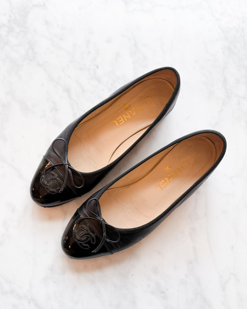 Chanel Black Leather Patent Cap Toe CC Ballet Flats (35.5)