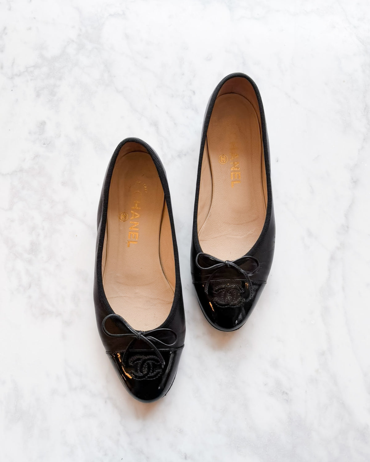 Chanel Black Leather Patent Cap Toe CC Ballet Flats (35.5)