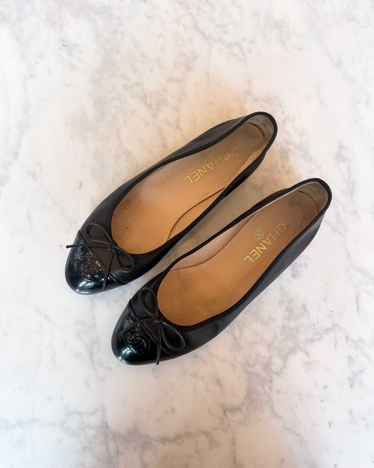 Chanel Black Leather Patent Cap Toe CC Ballet Flats (39)