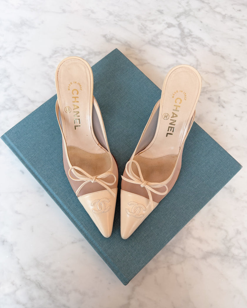 Chanel Ivory CC Logo Bow Kitten Heel Mules (35.5) - VERY RARE