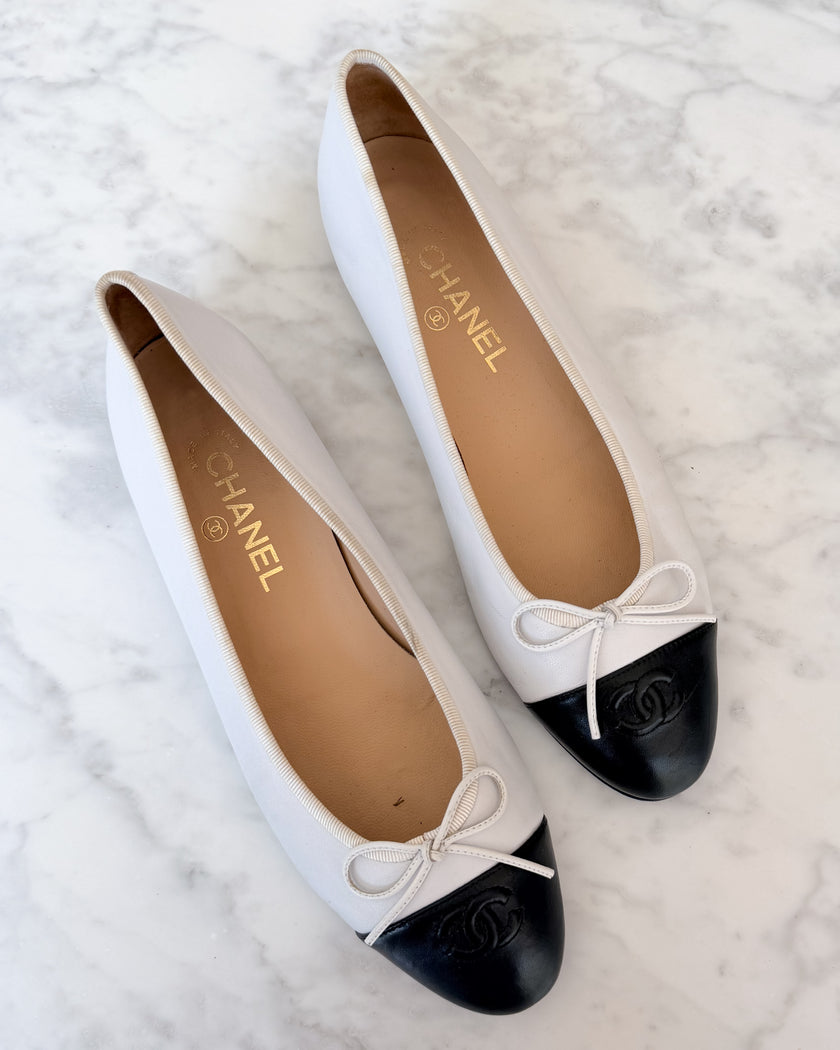 Chanel White Leather Black CC Cap Toe Ballet Flats (41.5)