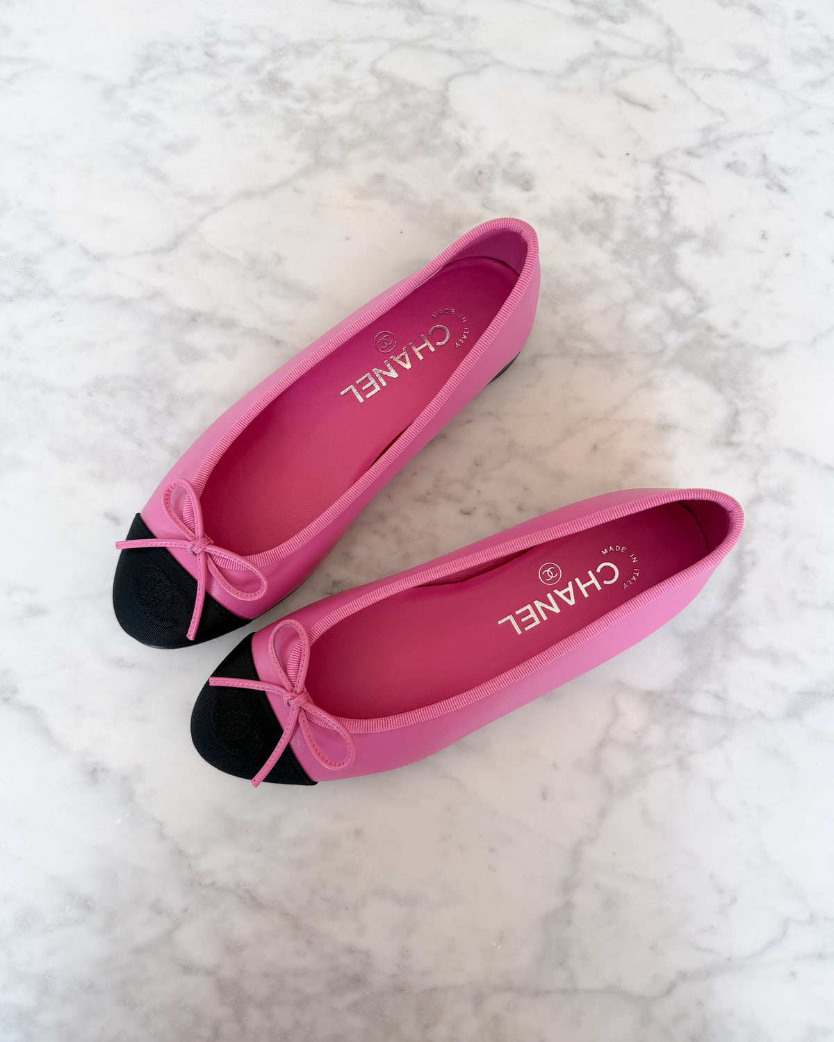 UNWORN Chanel Bubblegum Pink Black CC Cap Toe Ballet Flats (35) - VERY RARE