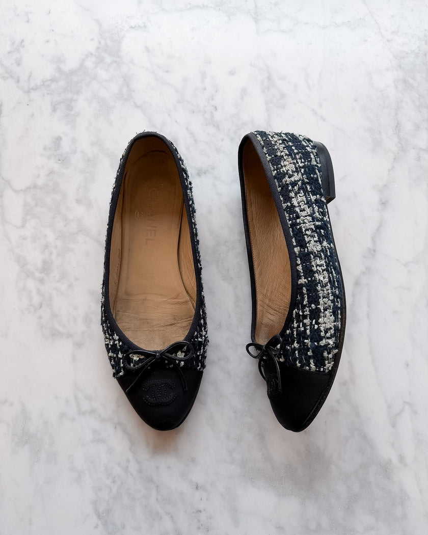 Chanel Navy Blue and White Tweed & Sparkly Thread CC Ballet Flats (39)