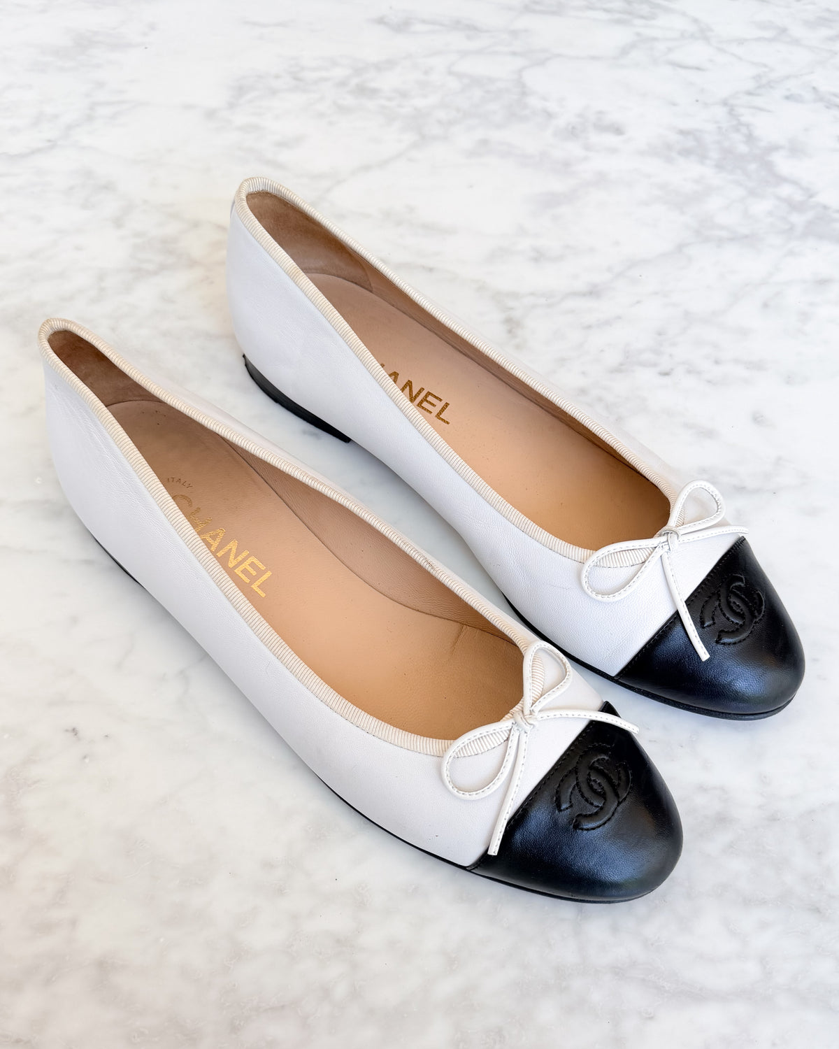 Chanel White Leather Black CC Cap Toe Ballet Flats (41.5)