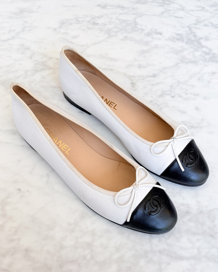 Chanel White Leather Black CC Cap Toe Ballet Flats (41.5)