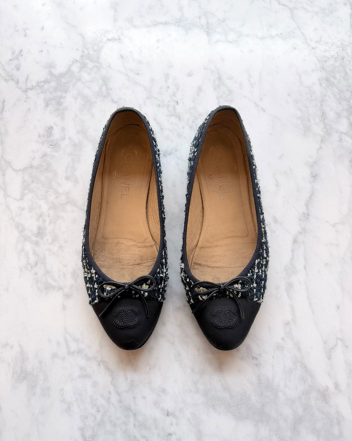 Chanel Navy Blue and White Tweed & Sparkly Thread CC Ballet Flats (39)