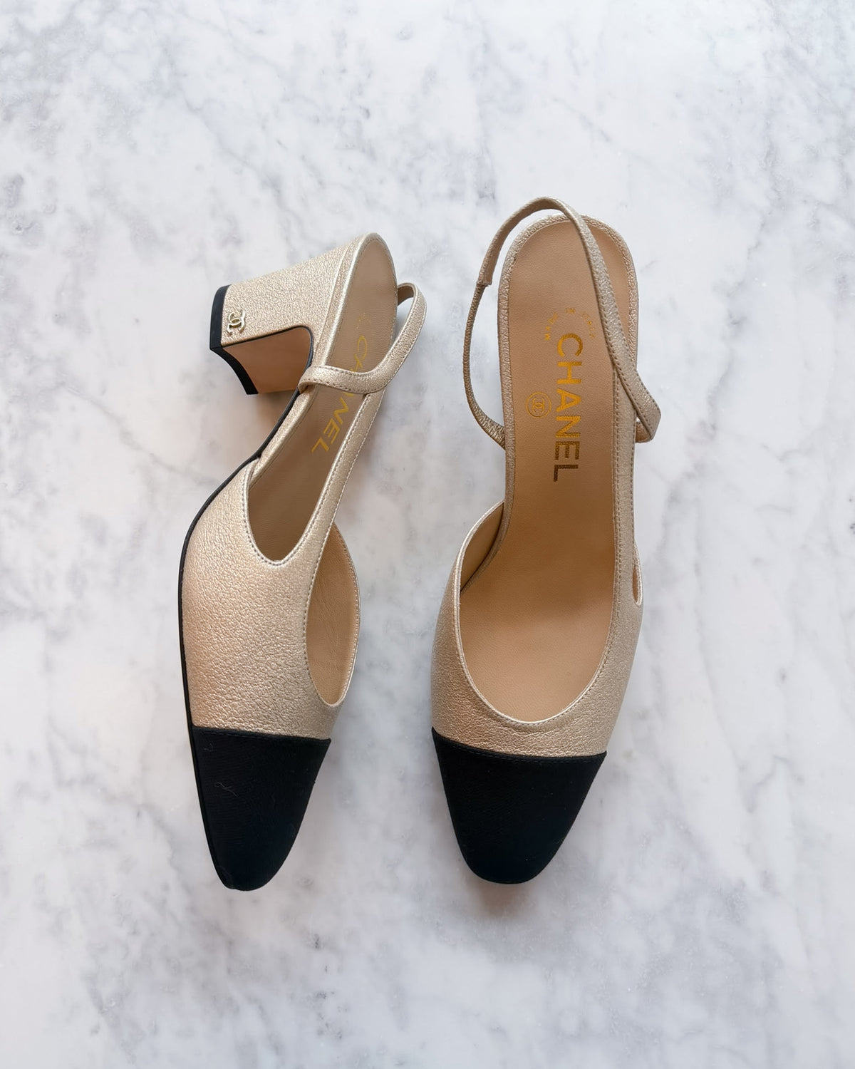 BRAND NEW Chanel Champagne Shimmer & Black Cap-Toe Slingback Pumps (38.5)