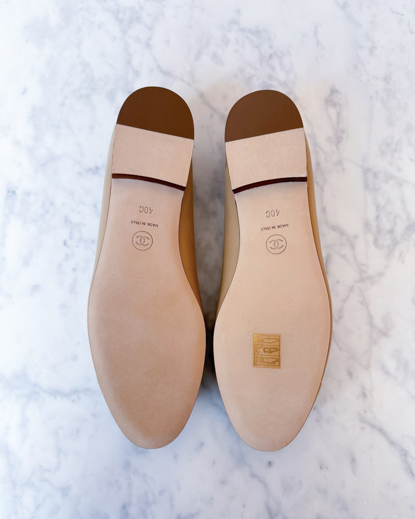 BRAND NEW Chanel Beige Leather Ballet Flats with CC Logo (40)