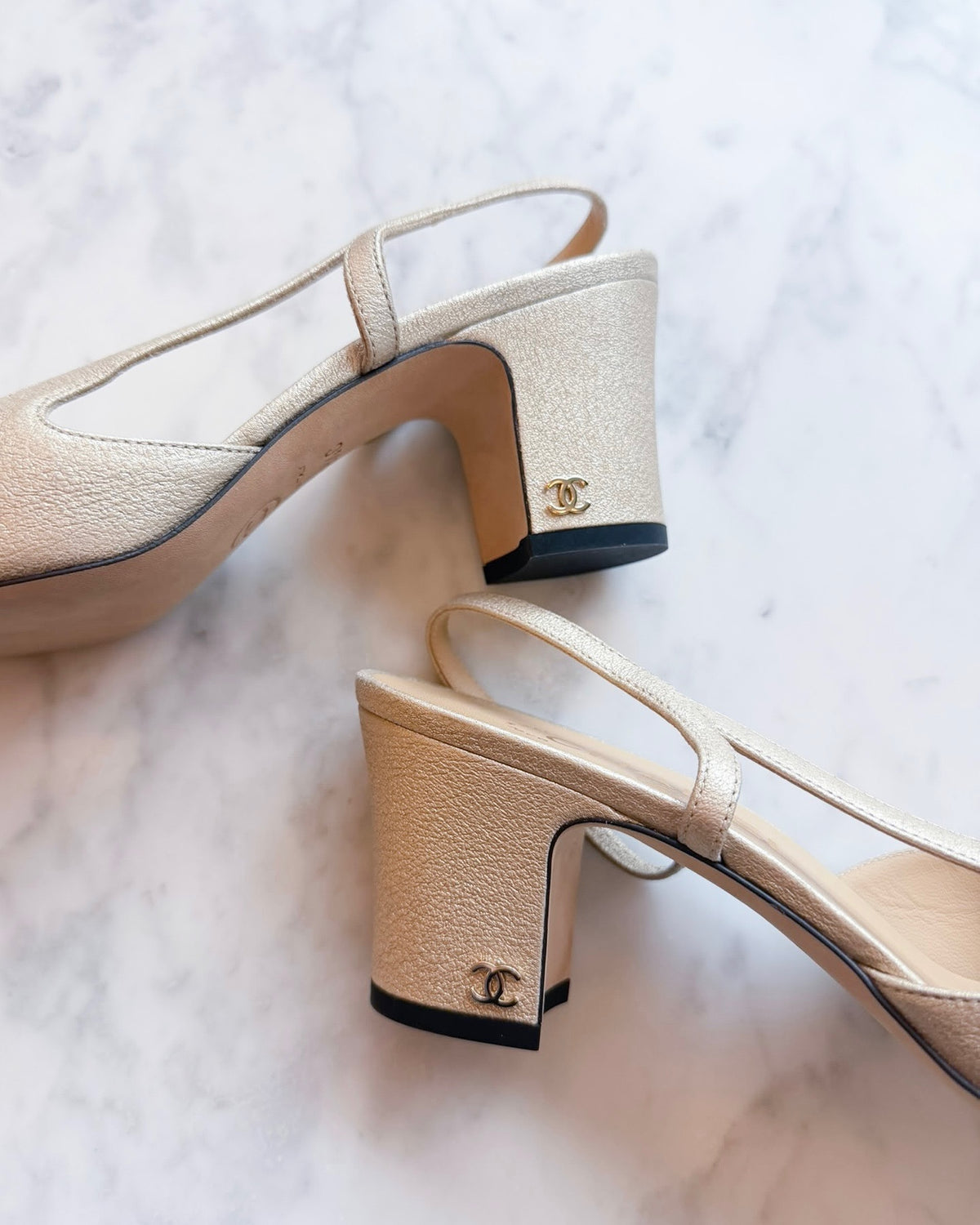 BRAND NEW Chanel Champagne Shimmer & Black Cap-Toe Slingback Pumps (38.5)